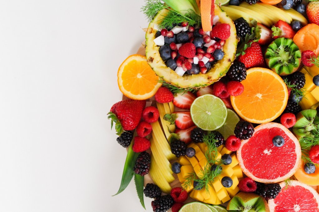 image-809838-berries-bowl-of-fruit-citrus-1128678.w640.jpg